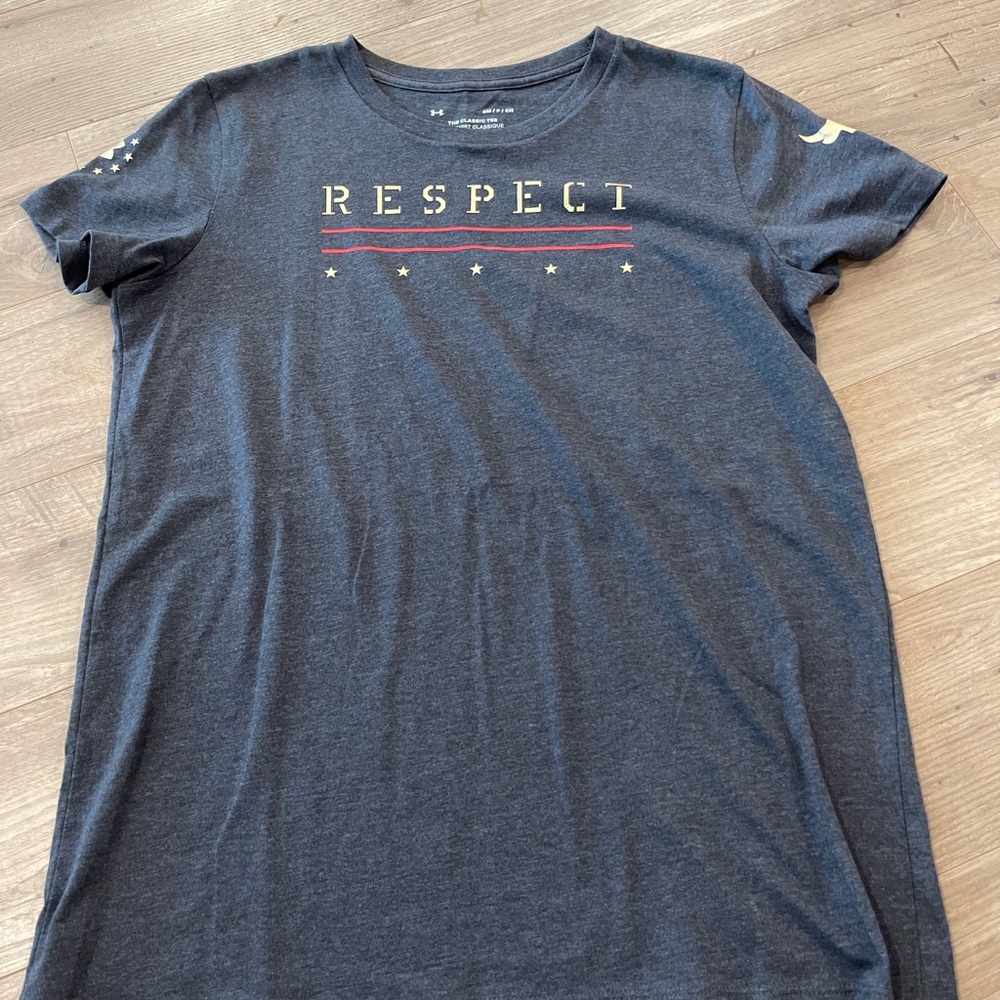 Womens under armour tee shirt.
